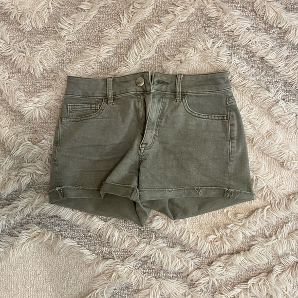 Green High Waisted Stretch American Eagle Shorts - Picture 4 of 6